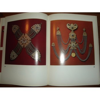Mostra di arte popolare greca, costumi e catalogo di ricami