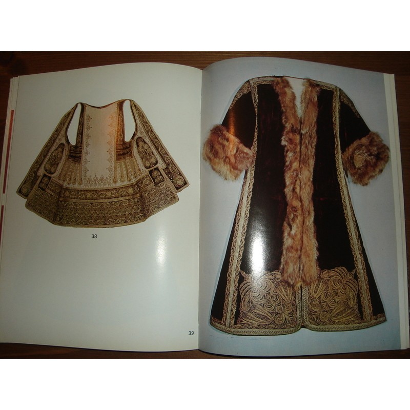 Mostra di arte popolare greca, costumi e catalogo di ricami Mostra di arte popolare greca, costumi e catalogo di ricami