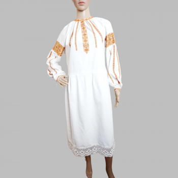 Vintage ukrainisches Vyshyvanka-Trachtenkleid