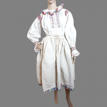 Costum popular din Bihor , costum traditional lucrat manual din Transilvania