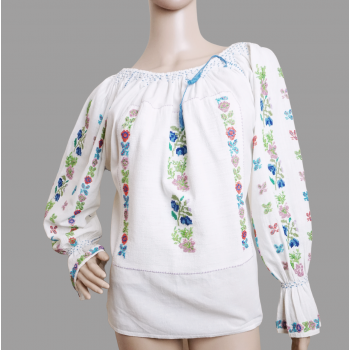 Chemisier folklorique roumain antique avec des perles