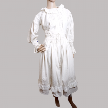 Splendid Romanian peasant costume from Bihor , handmade ethnic outfit from Transylvania