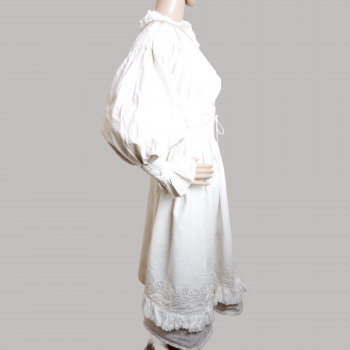 Romanian traditional clothing from Bihor with white hand embroidery