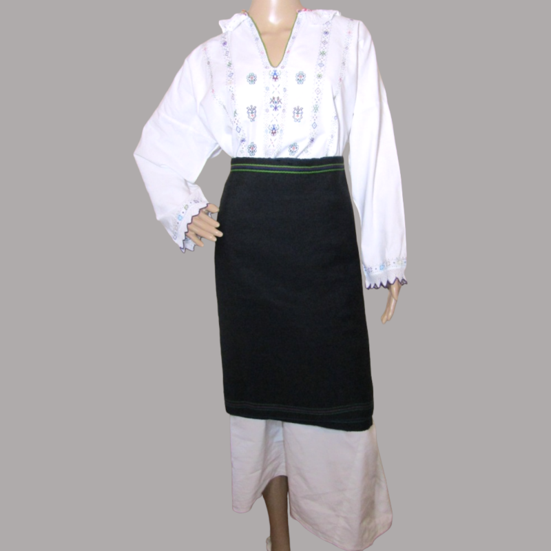 Traje antiguo croata hecho a mano de Transilvania, traje popular eslavo Traje antiguo croata hecho a mano de Transilvania, traje popular eslavo