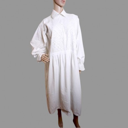 Chemise traditionnelle roumaine de Transylvanie avec broderie blanche