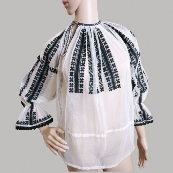 Ie romaneasca lucrata manual cu broderie neagra pe tul