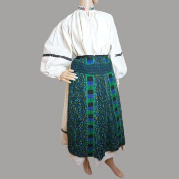 Costum antic popular romanesc realizat manual din Transilvania, regiunea Salaj