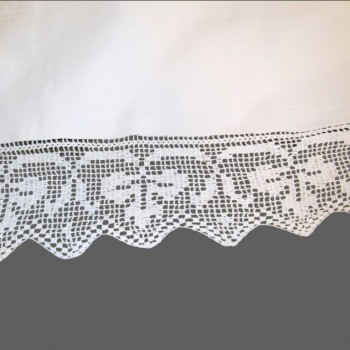 Antikes rumänisches Bettlaken, Bettdecke, Bettdecke mit Spitze aus Siebenbürgen