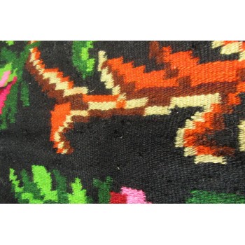 Tapis traditionnel roumain fait main avec motif floral