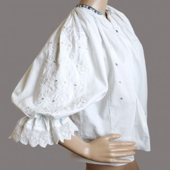 Weiße bestickte rumänische Bluse mit Ballonärmeln, Vintage rumänische Volksbluse