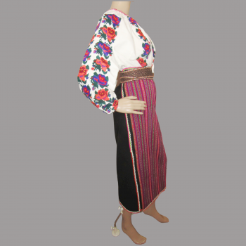 Handgefertigte rumänische traditionelle Kleidung aus Moldawien