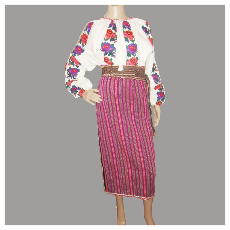 Antiguo traje folclórico csango húngaro Antiguo traje folclórico csango húngaro