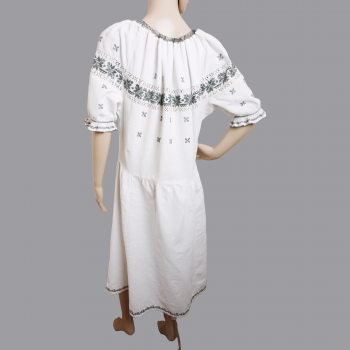 Ropa tradicional rumana de Oltenia: vestido tradicional rumano antiguo y falda folklórica rumana bordada a mano