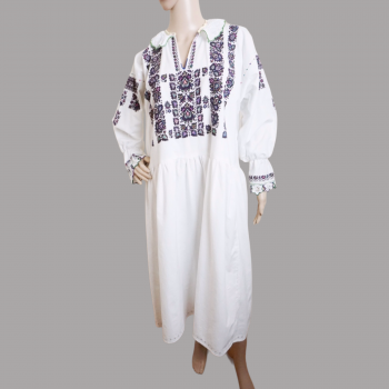 Vestido folclórico rumano bordado a mano vintage