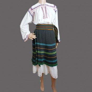 Costume tradizionale rumeno vintage fatto a mano