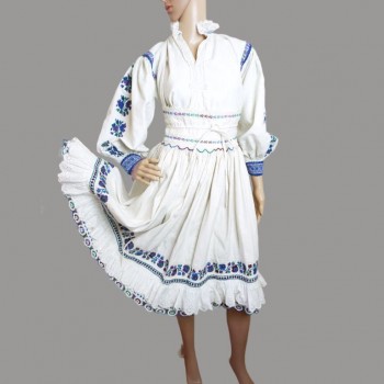 Costum traditional românesc autentic din Arad, costum popular vechi realizat manual