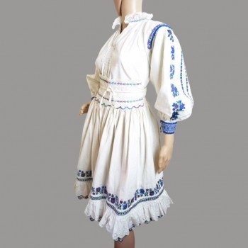 Antik rumänsk traditionell dräkt från Arad, handgjorda rumänska traditionella kläder
