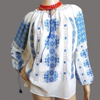Håndlaget tradisjonell bluse fra Romania