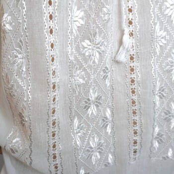 Håndlaget rumensk bluse, hvit silke håndbrodert bluse