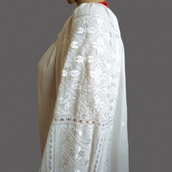 Rumensk tradisjonell bluse, Vyshyvanka bluse.
