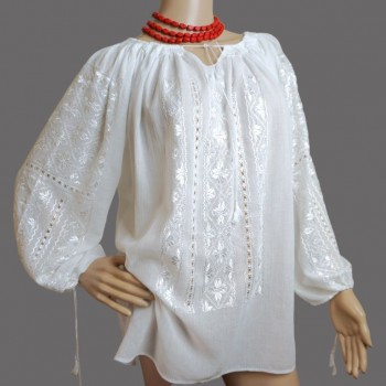 Rumensk tradisjonell bluse, Vyshyvanka bluse.
