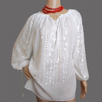 Rumensk tradisjonell bluse, Vyshyvanka bluse.