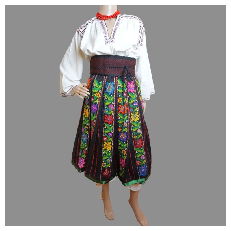 Traje tradicional rumano Traje tradicional rumano