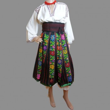 Traje tradicional rumano