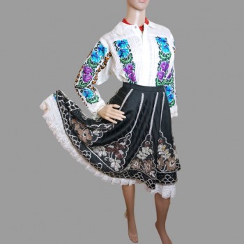 Traje folclórico rumano vintage de Transilvania