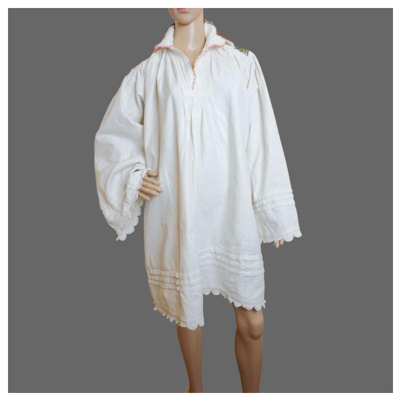 Camasa traditionala veche barbateasca lucrata manual cu margele Camasa traditionala veche barbateasca lucrata manual cu margele
