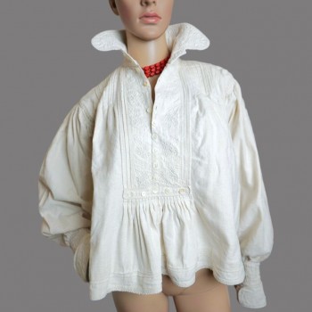 Vintage Romanian traditional clothing from Tara Codrului , Transylvania