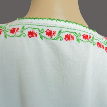 Traje folklórico rumano vintage hecho a mano