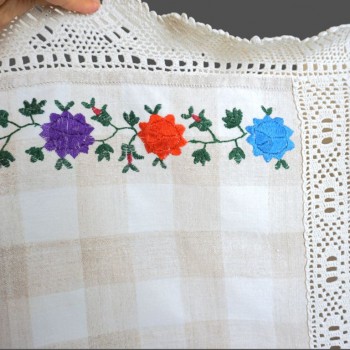 Cearceaf de pat traditional romanesc vintage, cuvertura, fata de masa din Transilvania
