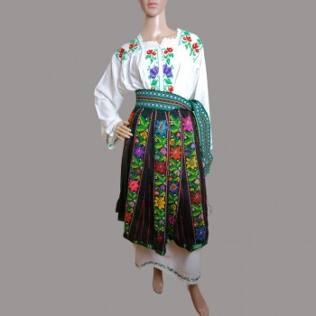 Vintage rumänska traditionella kläder handgjorda