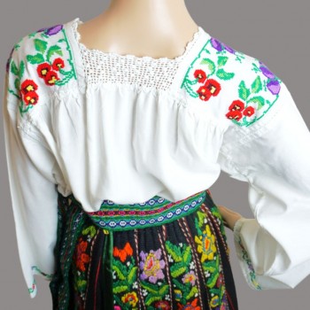 Vintage rumänische traditionelle Kleidung handgefertigt