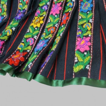 Handgefertigtes rumänisches traditionelles Outfit, Volkskostüm