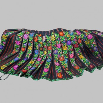 Handgefertigtes rumänisches traditionelles Outfit, Volkskostüm