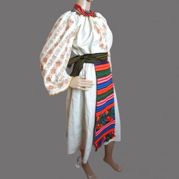 Vintage rumænsk traditionelt tøj fra Bistrita