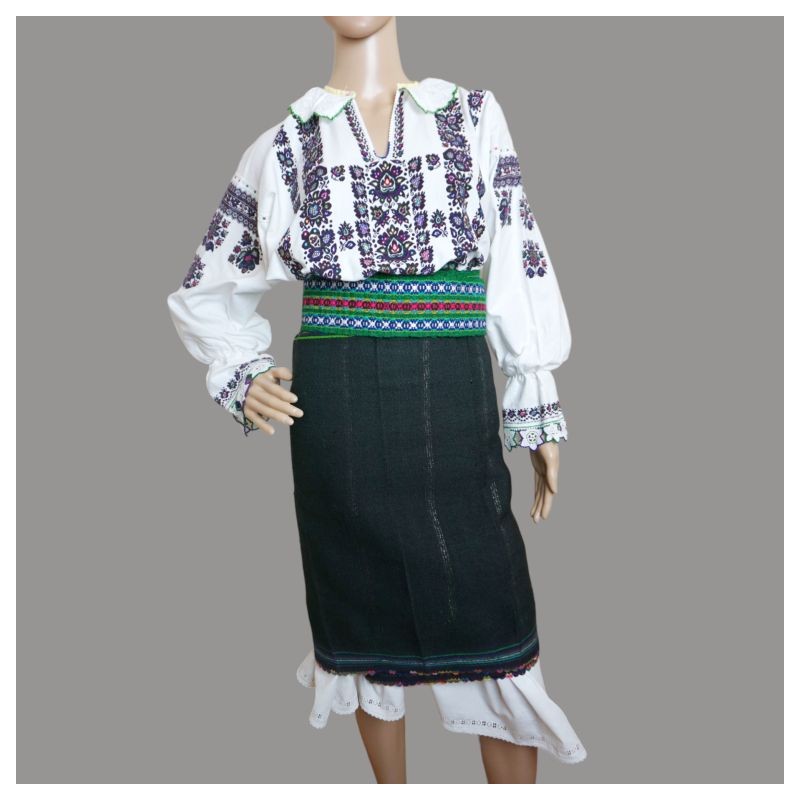 Abbigliamento tradizionale rumeno, costume popolare del Banato, Carasova Abbigliamento tradizionale rumeno, costume popolare del Banato, Carasova