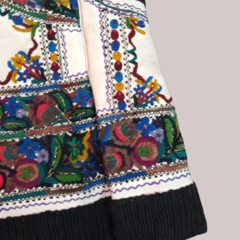 Gilet roumain vintage en peau de mouton de Bucovina