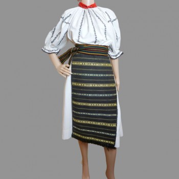 Romanian traditional clothing , folk costume from Oltenia