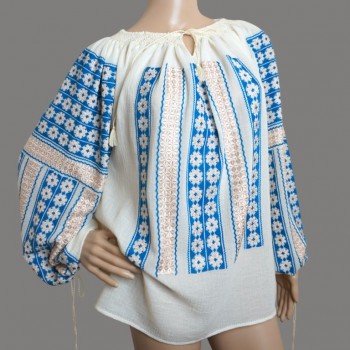 Blusa rumana hecha a mano con bordado turquesa
