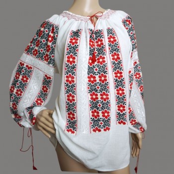 Blouse roumaine avec broderie main rouge et noire