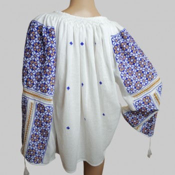 Blusa rumana bordada a mano: azul - bordado crudo