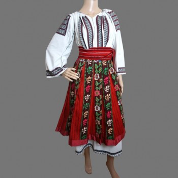 Ropa tradicional rumana de Oltenia, vestimenta popular hecha a mano