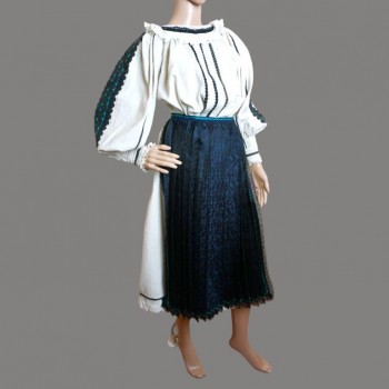 Romanian traditional clothing from Transylvania , Arad