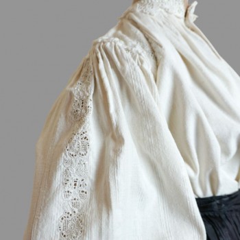 Old traditional Romanian clothing from Arad , Transylvania size XXS-XS