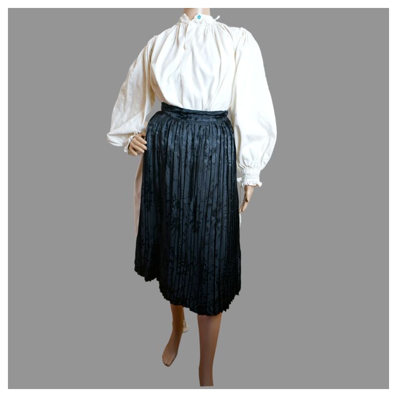 Alte traditionelle rumänische Kleidung aus Arad, Siebenbürgen, Größe XXS-XS Alte traditionelle rumänische Kleidung aus Arad, Siebenbürgen, Größe XXS-XS