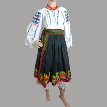 Ropa tradicional rumana vintage para mujer.