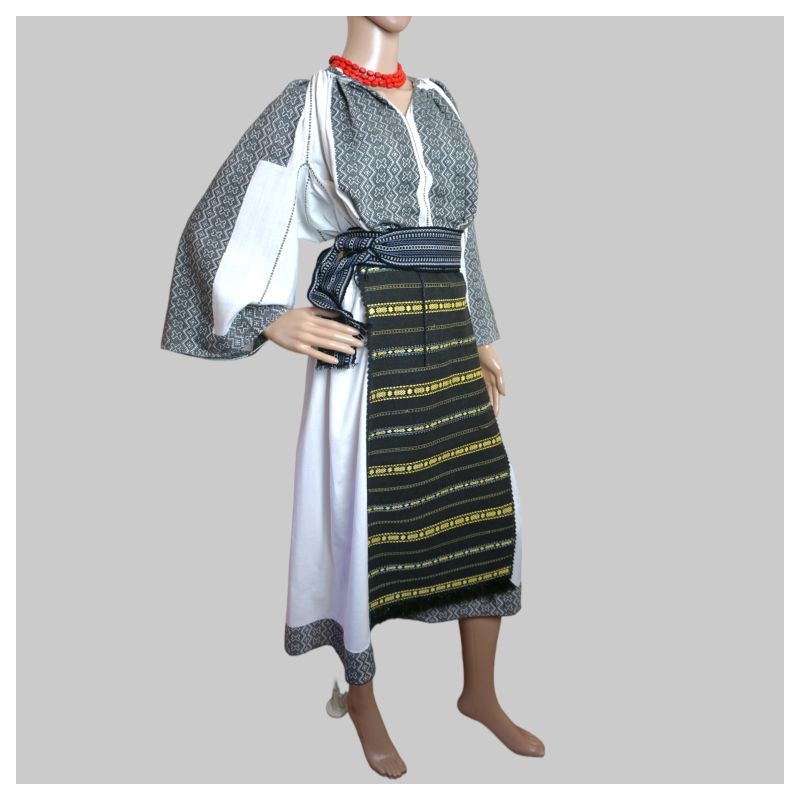 Vêtements traditionnels roumains vintage faits à la main Vêtements traditionnels roumains vintage faits à la main